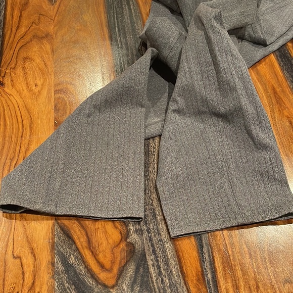 Tommy Bahama Five Pocket Grey stripes Pants. EUC - Picture 13 of 13